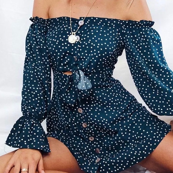 ❌SOLD❌Off Shoulder Green Dress - Picture 6 of 9